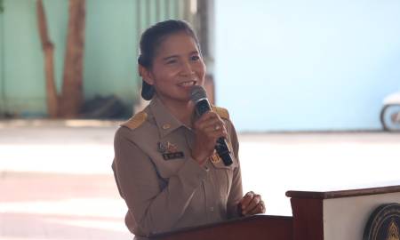 ร่วมกิจกรรมเขตพื้นที่การศึกษาสุจริต เข้าแถวเคารพธงชาติ สวดมนต์ไหว้พระ