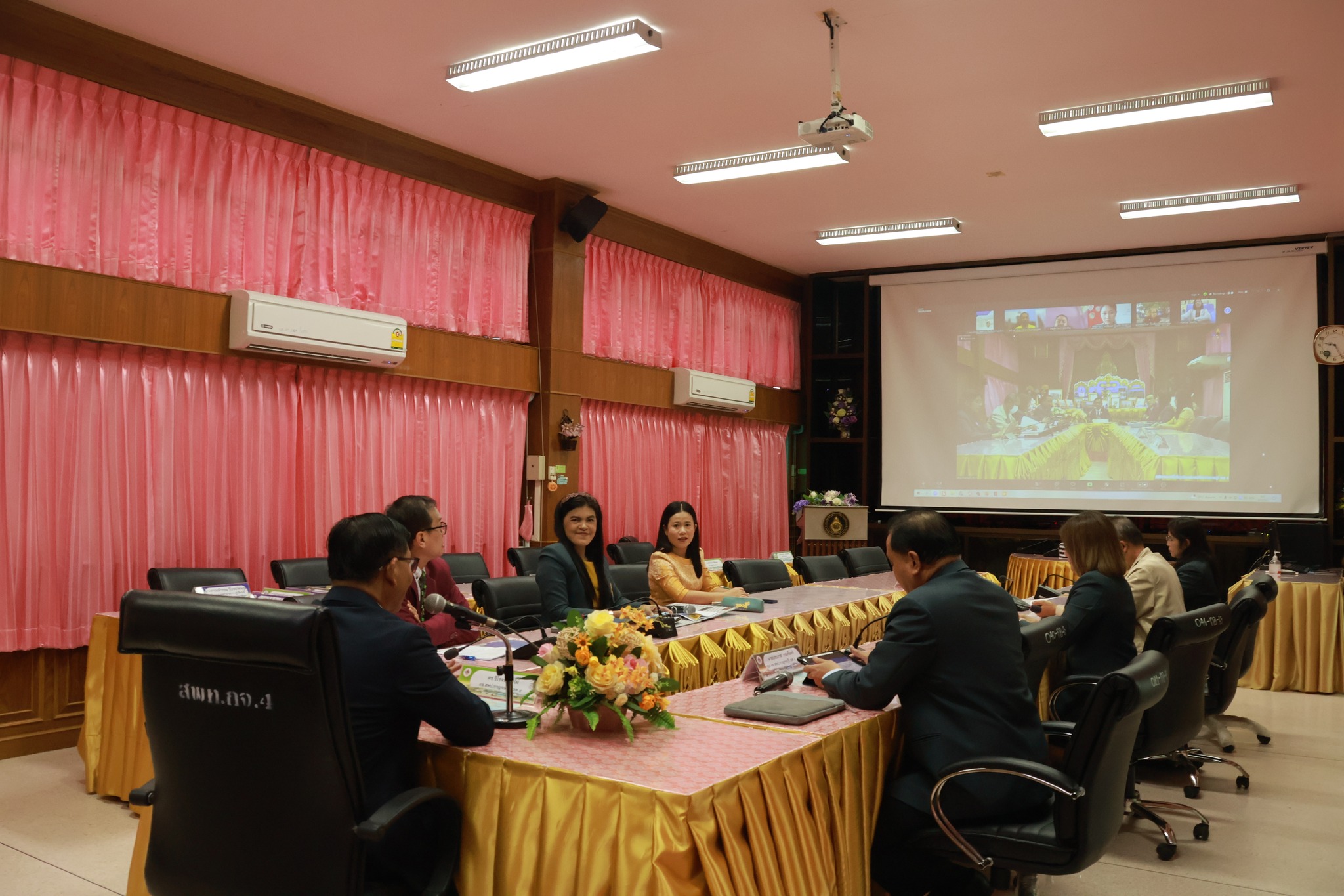 การประชุมเชิงปฏิบัติการ การจัดทำรูปแบบและคู่มือพัฒนาการอ่านและการเขียน 18.9.67.4