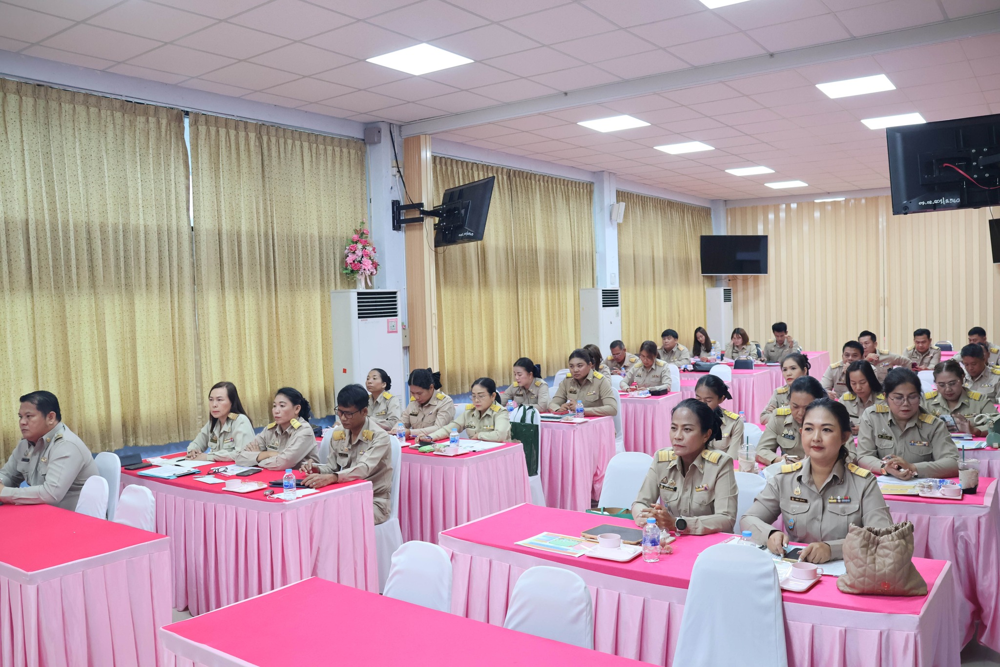 การประชุมให้คำปรึกษาพี่เลี้ยง ในการประเมินสัมฤทธิ์ผลการปฏิบัติงานในหน้าที่ 3.9.67.9