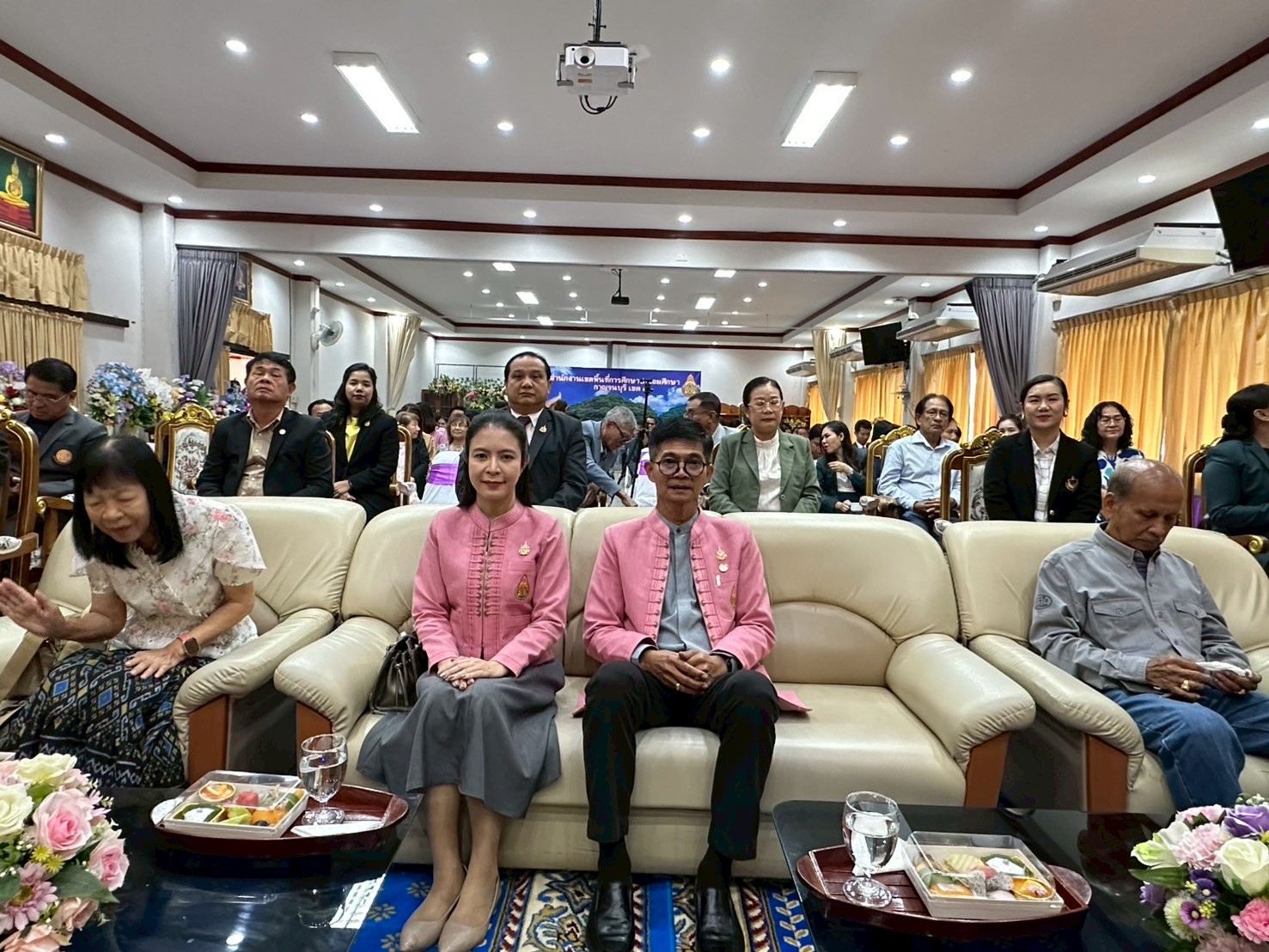 ต้อนรับดร ชัยนนท์ 2