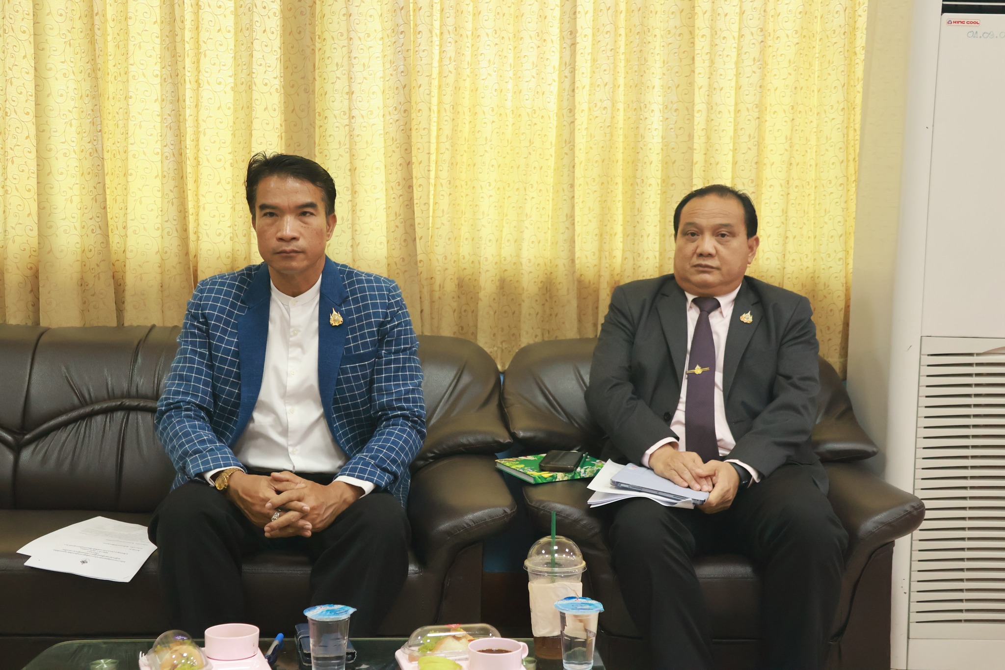 ประชุมกรรมการรวบรวม ประเมิน ผอและรก ผอโรงเรียน 090968 3