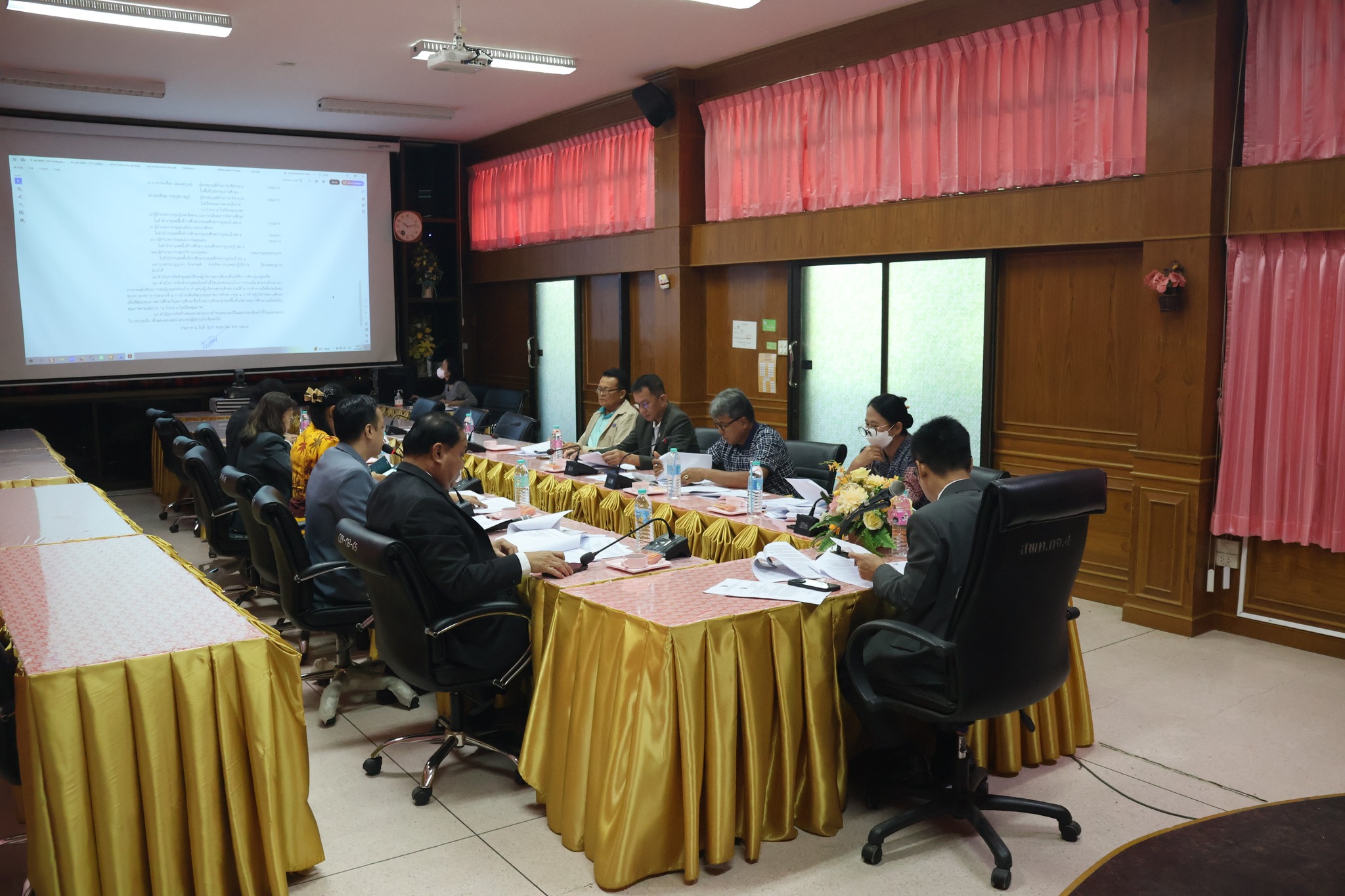 ประชุมคณะทำงานจัดทำคุณสมบัติ 040668 1