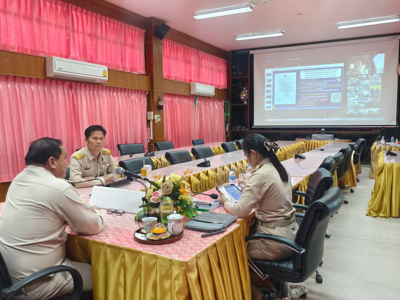 ประชุมติดตามการขับเคลื่อนเพื่อยกระดับคุณภาพการศึกษา 12.11.67.6