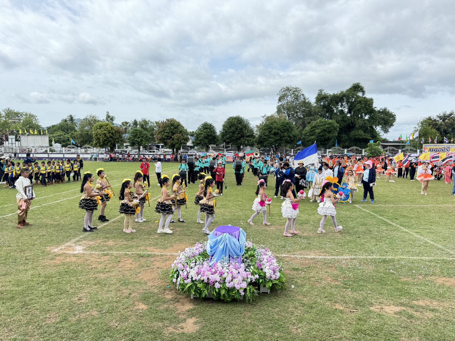 พิธีเปิดการแข่งขันกีฬากลุ่มเครือข่ายพัฒนาคุณภาพการศึกษาหนองรี หนองกร่าง 10.9.67.3