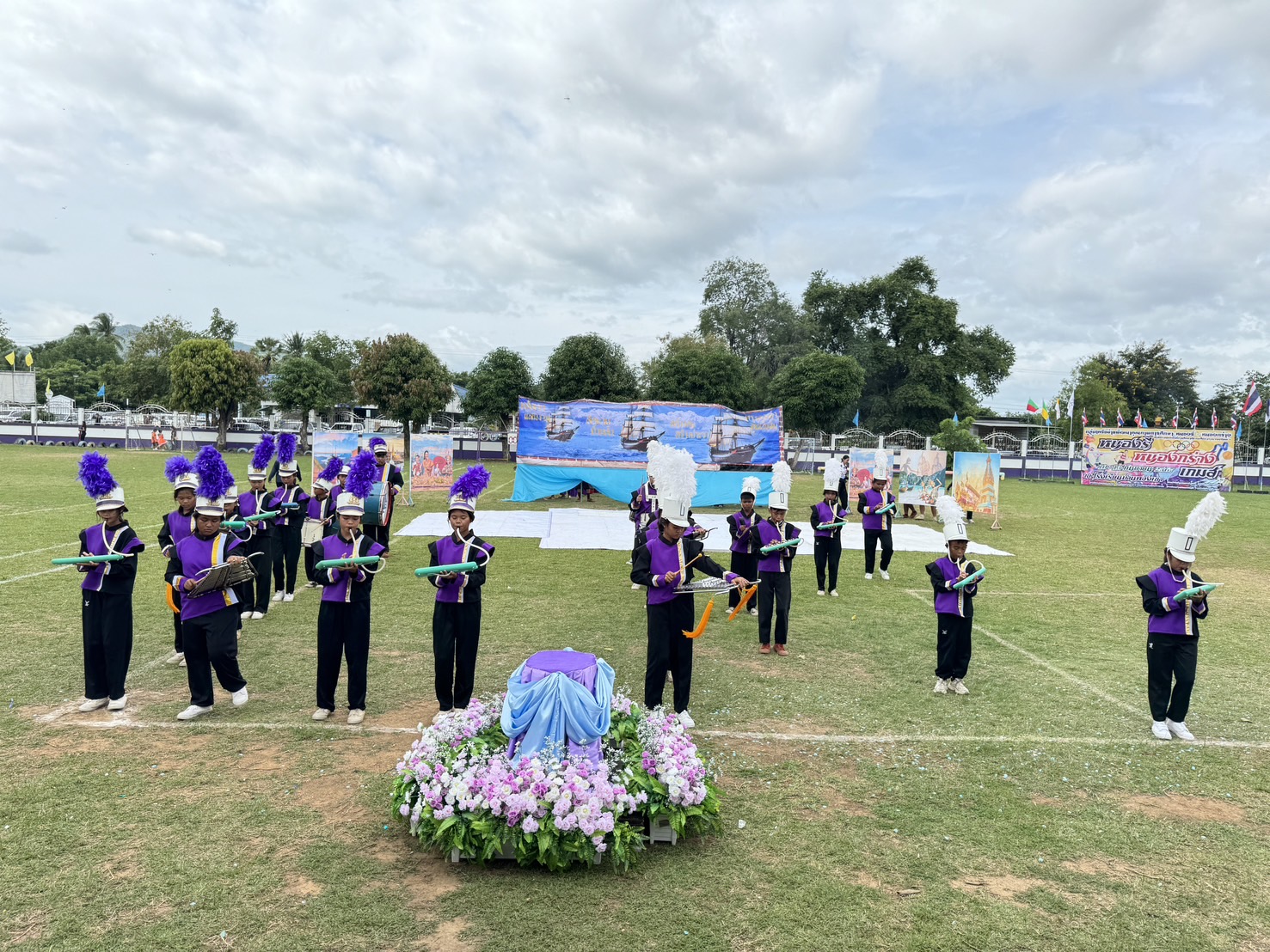 พิธีเปิดการแข่งขันกีฬากลุ่มเครือข่ายพัฒนาคุณภาพการศึกษาหนองรี หนองกร่าง 10.9.67.4