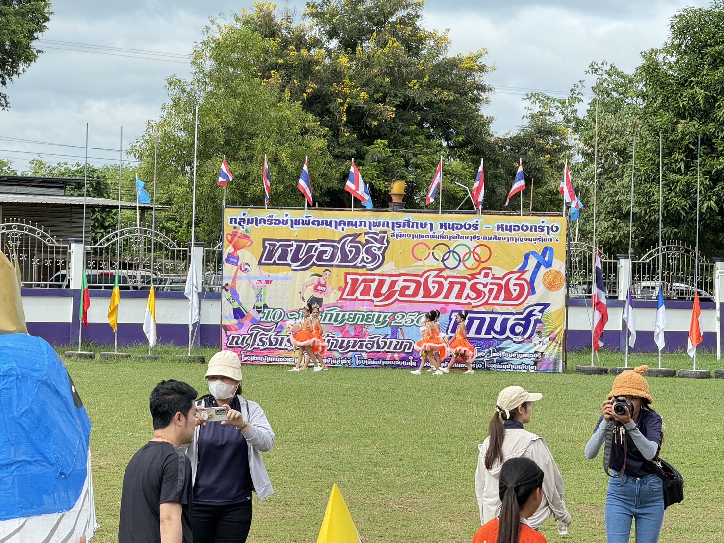 พิธีเปิดการแข่งขันกีฬากลุ่มเครือข่ายพัฒนาคุณภาพการศึกษาหนองรี หนองกร่าง 10.9.67.7