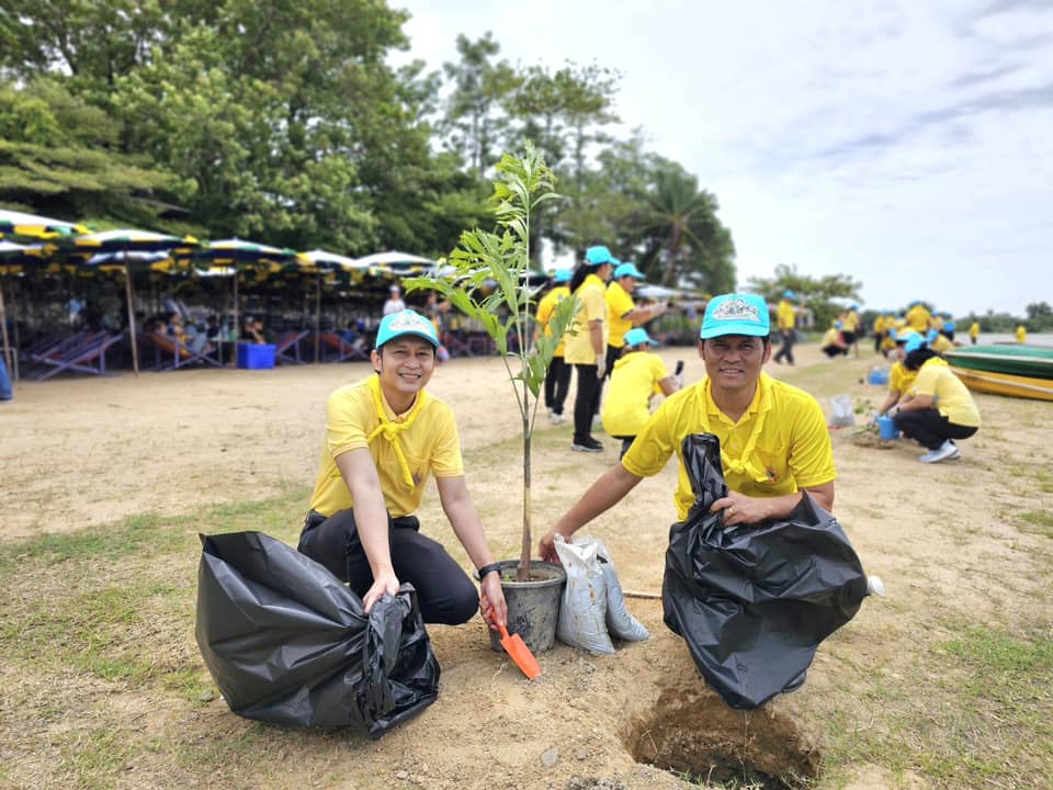 ร่วมกิจกรรมจิตอาสาปรับปรุงภูมิทัศน์ 12.8.6.13