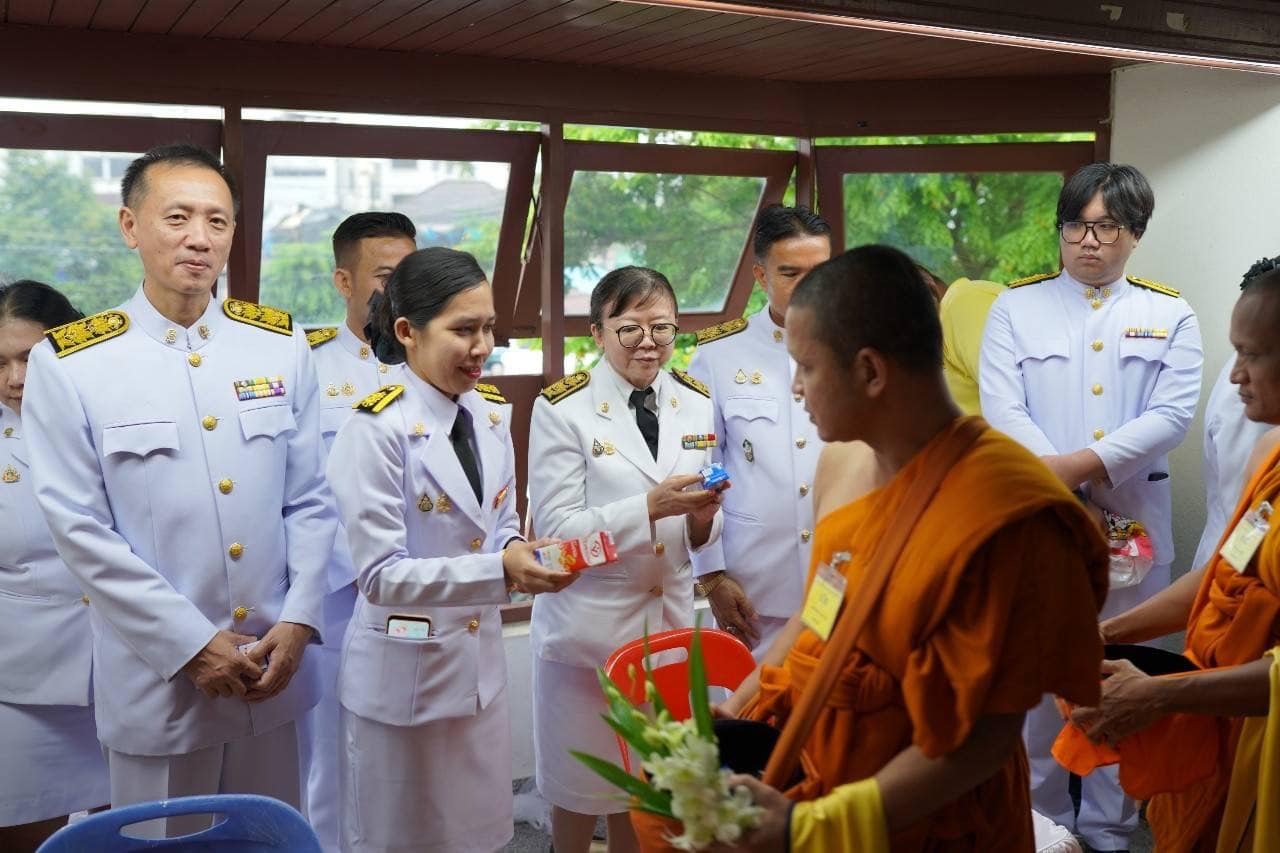 ร่วมกิจกรรมพิธีทำบุญตักบาตรถวายพระราชกุศล 28.7.67.6