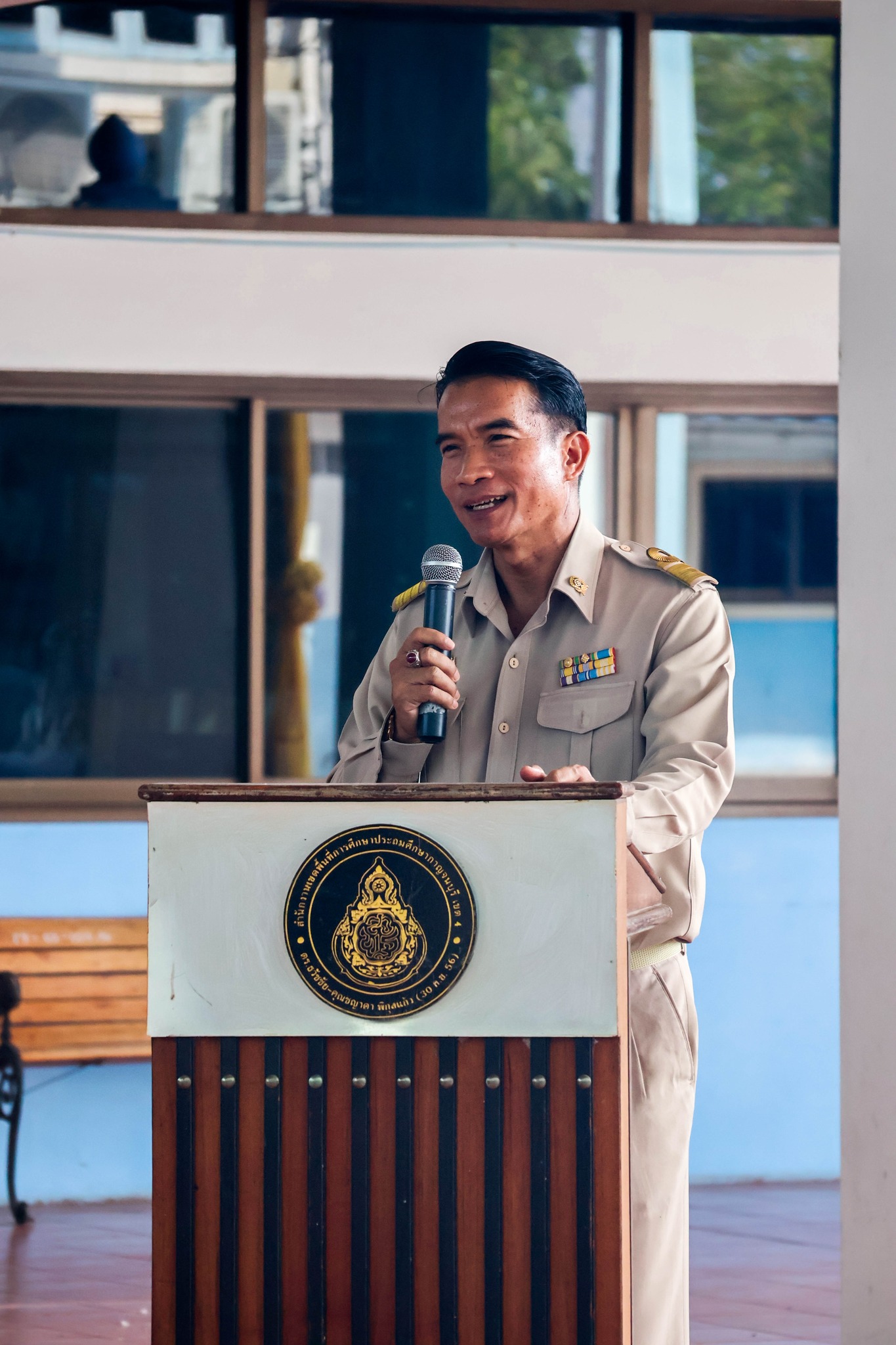 เข้าแถว 190568 2