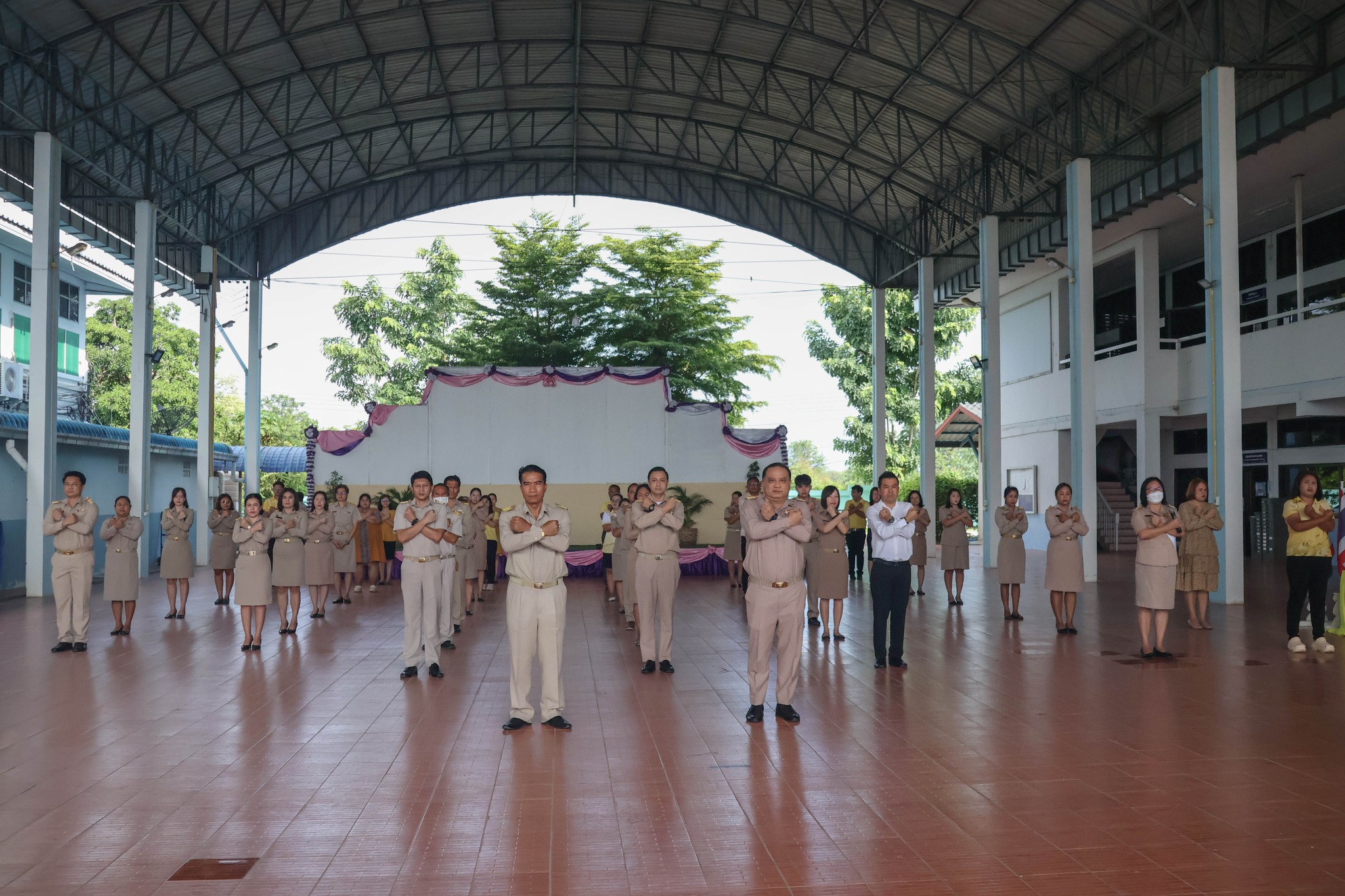เข้าแถว 190568 3