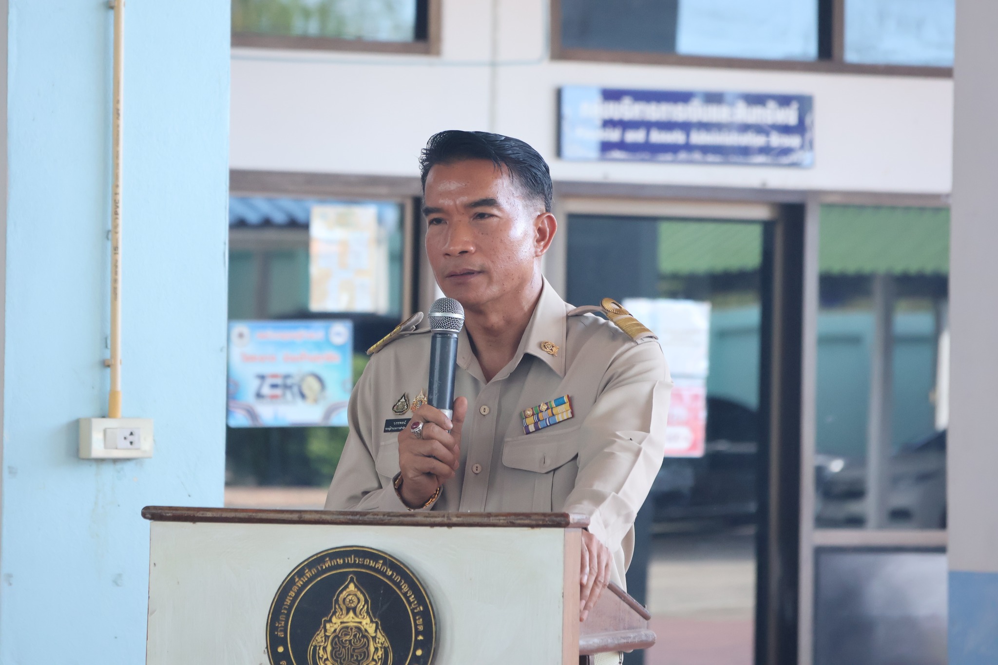 เข้าแถว 090668 4