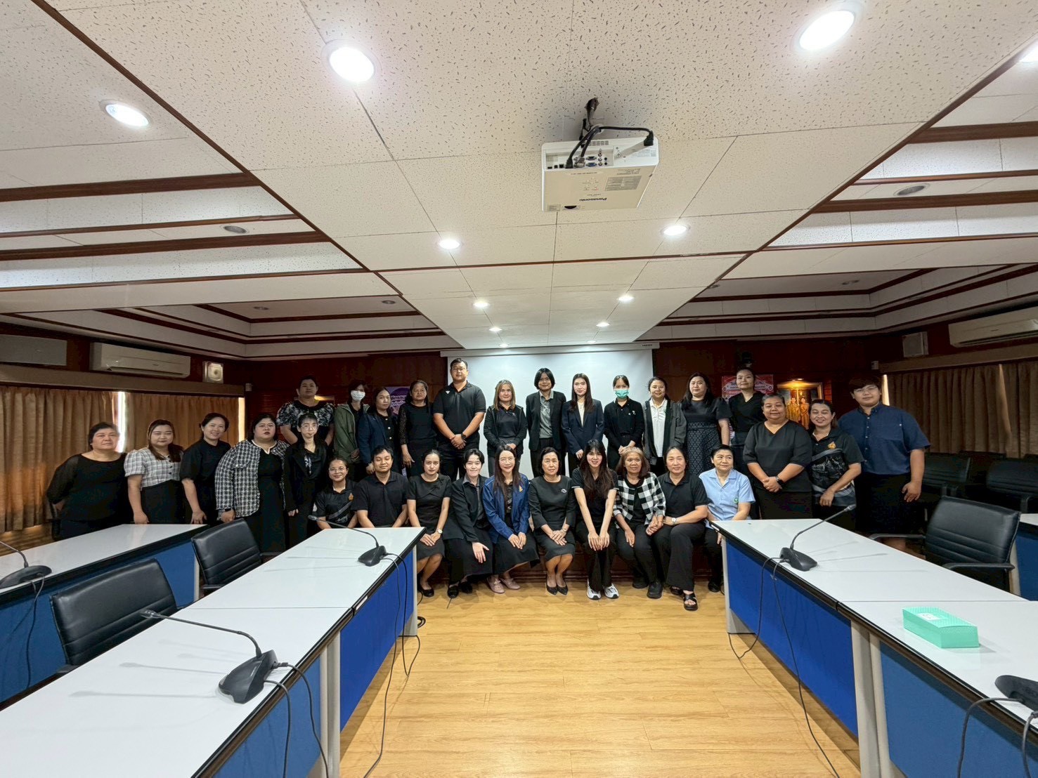 LINE ALBUM 12269 260212 1 0